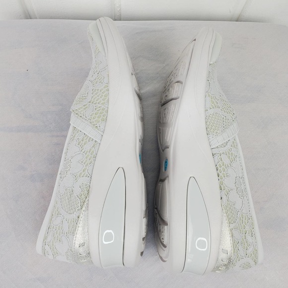 Bzees Flirty Gray Lace Slip On Cushioned Sneakers Women's Size 6M - Picture 6 of 11